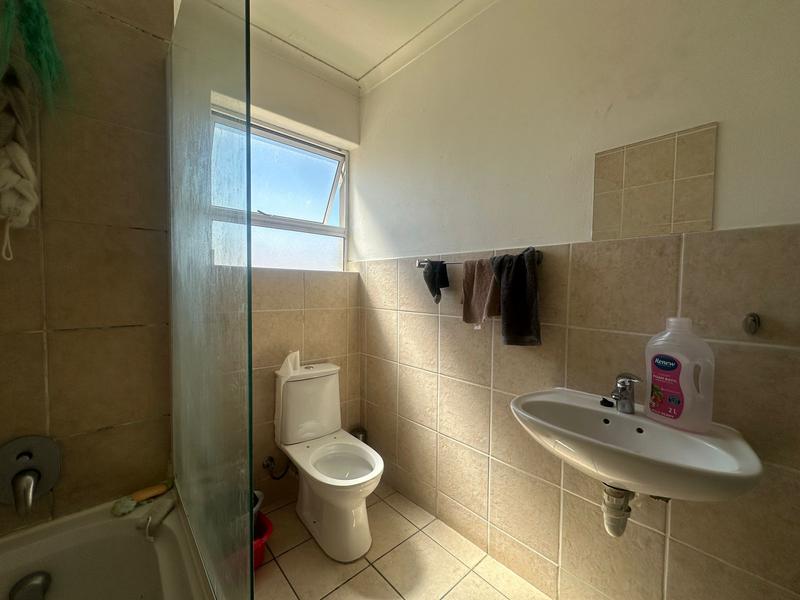 2 Bedroom Property for Sale in Sir Lowrys Pass Village Western Cape